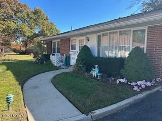 Property Slideshow image 2 of 28 | 455b portsmouth dr, Lakewood, NJ, 08701