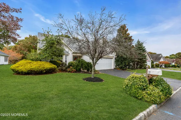 Property Slideshow image 3 of 91 | 27 strawberry ln, Lakewood, NJ, 08701