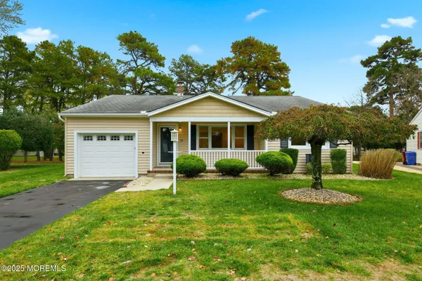 Property Slideshow image 2 of 29 | 24 bugle ct, Toms River, NJ, 08757
