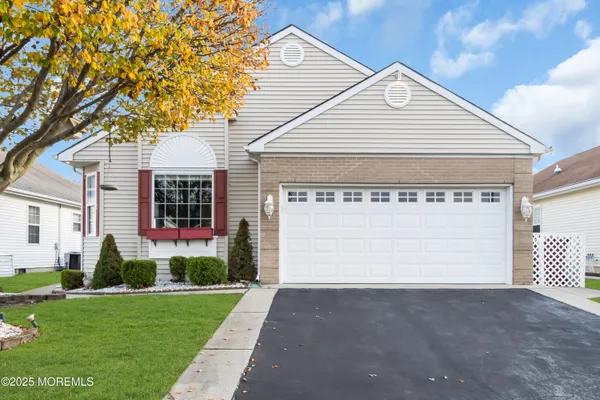 Property Slideshow image 3 of 33 | 41 winterton dr, Toms River, NJ, 08757