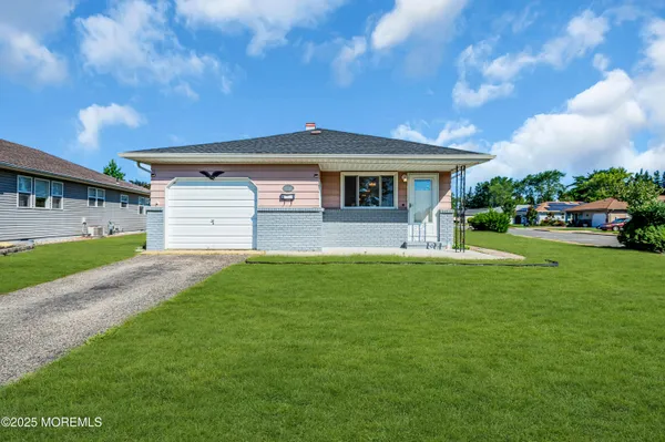 Property Slideshow image 3 of 36 | 37 oranjestad st, Toms River, NJ, 08757