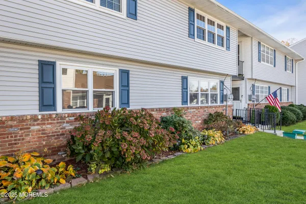 Property Slideshow image 2 of 32 | 5 indiana ct a, Matawan, NJ, 07747