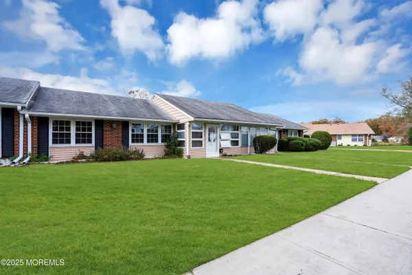 Property Slideshow image 3 of 36 | 237 huntington dr c, Lakewood, NJ, 08701