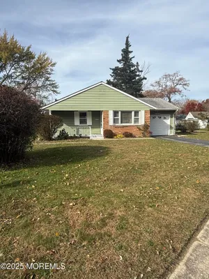 Property Slideshow image 2 of 15 | 28 bellflower ct, Toms River, NJ, 08755