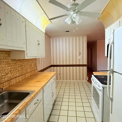 Property Slideshow image 3 of 17 | 171 amberly dr g, Manalapan, NJ, 07726