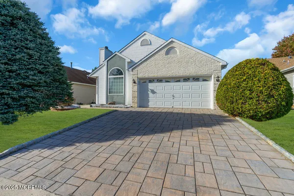 Property Slideshow image 3 of 32 | 8 newbury ct, Toms River, NJ, 08757