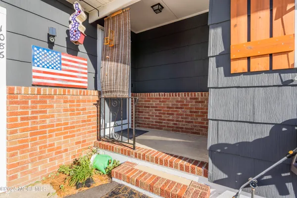 Property Slideshow image 3 of 20 | 1086 edgebrook dr, Toms River, NJ, 08757