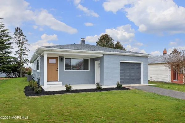 Property Slideshow image 2 of 30 | 7 santa fe ct, Toms River, NJ, 08757