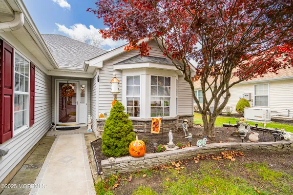 Property Slideshow image 2 of 48 | 14 winding river rd, Lakewood, NJ, 08701