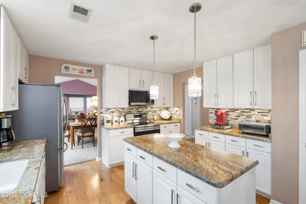 Property Slideshow image 3 of 48 | 14 winding river rd, Lakewood, NJ, 08701