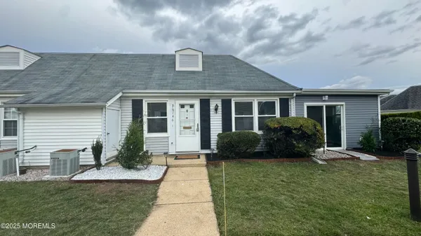 Property Slideshow image 3 of 46 | 146 old nassau rd b, Monroe, NJ, 08831