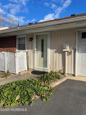 Property Slideshow image 2 of 9 | 1236b hamilton ct, Lakewood, NJ, 08701