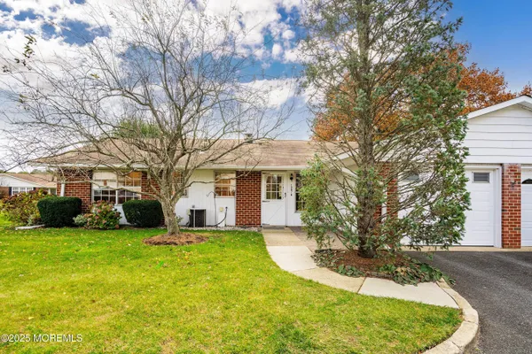 Property Slideshow image 2 of 41 | 1087b argyll cir, Lakewood, NJ, 08701