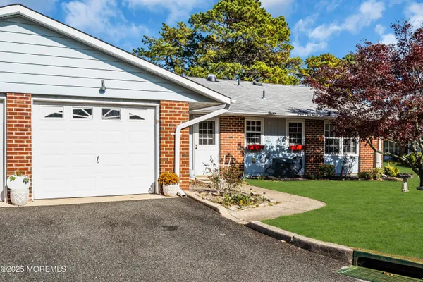 Property Slideshow image 2 of 36 | 1126a argyll cir a, Lakewood, NJ, 08701