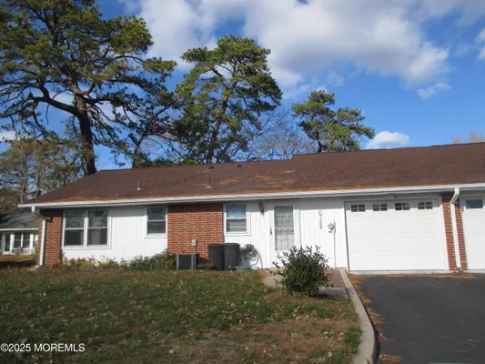 Property Slideshow image 2 of 33 | 678 new castle ct b, Lakewood, NJ, 08701