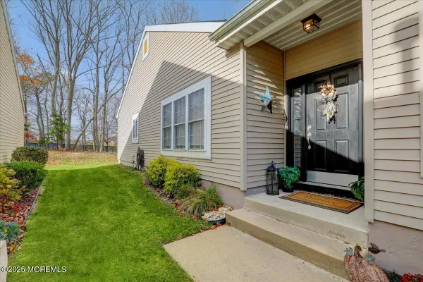 Property Slideshow image 3 of 34 | 44 merion ln, Jackson, NJ, 08527