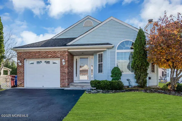 Property Slideshow image 3 of 25 | 170 chesterfield ln, Toms River, NJ, 08757