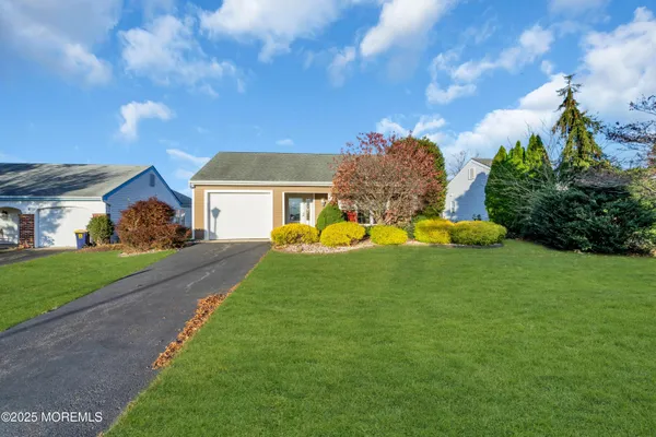 Property Slideshow image 2 of 51 | 2 weybridge pl, Manchester, NJ, 08759