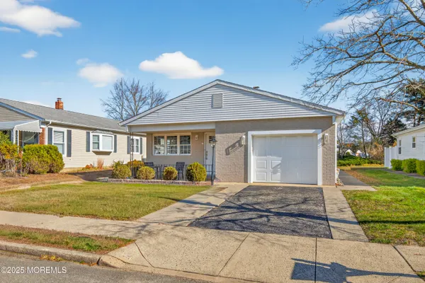 Property Slideshow image 2 of 24 | 12 burgess ct, Toms River, NJ, 08757