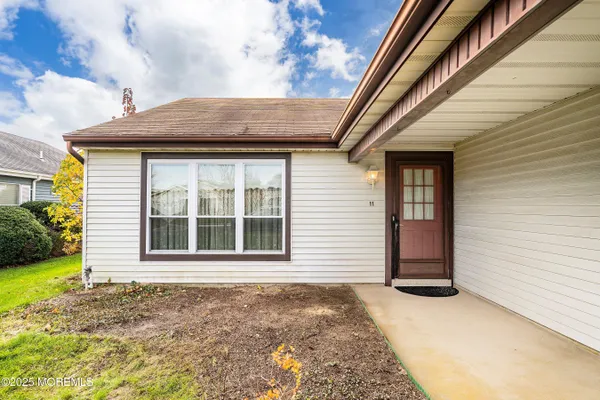 Property Slideshow image 3 of 47 | 11 wycombe way, Lakehurst, NJ, 08759