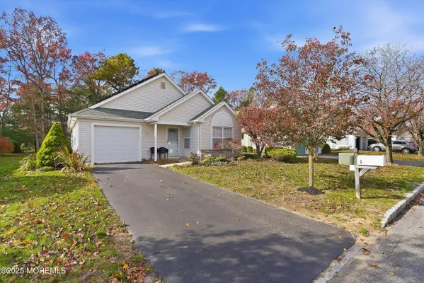 Property Slideshow image 3 of 49 | 4 schoolhouse ln, Lakewood, NJ, 08701