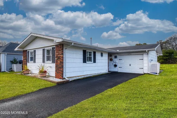 Property Slideshow image 3 of 52 | 104 baser ln, Brick, NJ, 08724