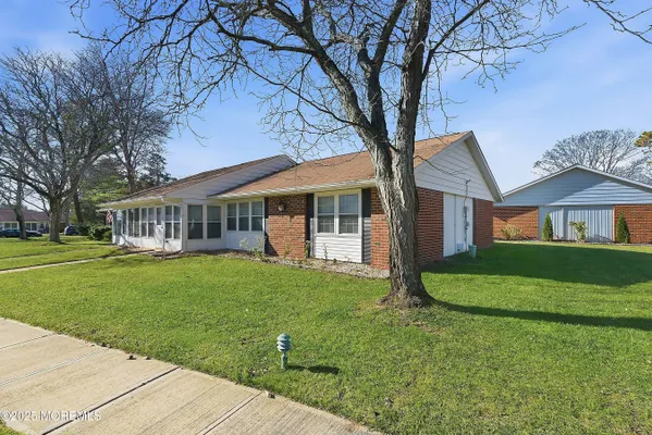 Property Slideshow image 2 of 27 | 1169b clydebank ct, Lakewood, NJ, 08701