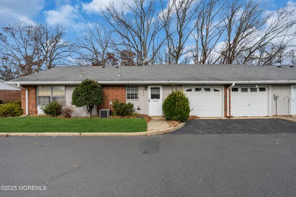 Property Slideshow image 3 of 22 | 243d jefferson ct, Lakewood, NJ, 08701