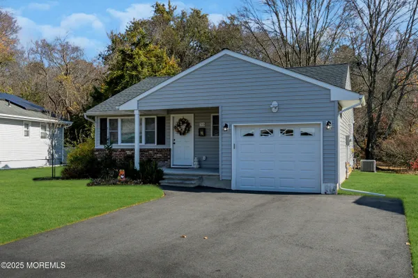 Property Slideshow image 3 of 25 | 50 golden glow circus, Toms River, NJ, 08755