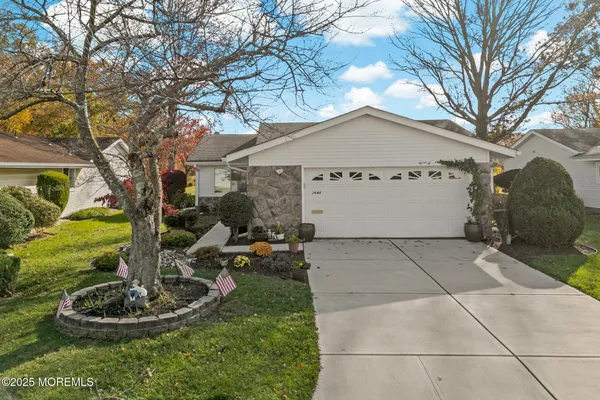 Property Slideshow image 2 of 31 | 264 glen rd 264a, Monroe, NJ, 08831