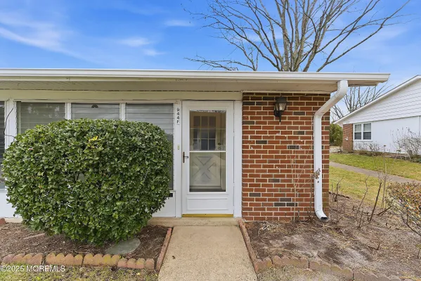 Property Slideshow image 2 of 24 | 944f aberdeen dr, Lakewood, NJ, 08701