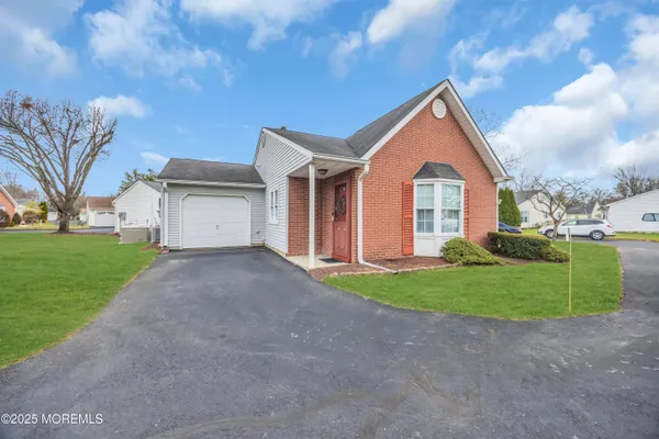 Property Slideshow image 3 of 36 | 7 gatley close, Freehold, NJ, 07728