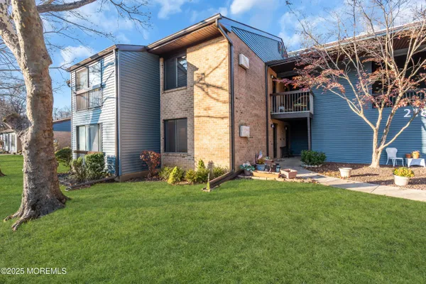 Property Slideshow image 3 of 38 | 218 medford ct a, Manalapan, NJ, 07726