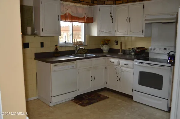 Property Slideshow image 2 of 31 | 107a hudson pkwy, Whiting, NJ, 08759