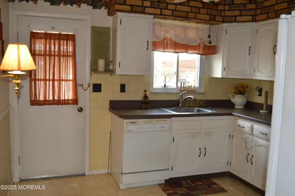 Property Slideshow image 3 of 31 | 107a hudson pkwy, Whiting, NJ, 08759