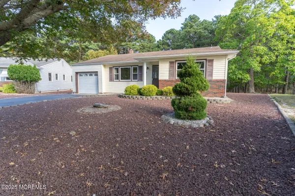 Property Slideshow image 2 of 29 | 23 burlington ct, Toms River, NJ, 08757