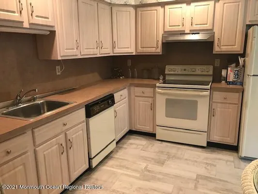 Property Slideshow image 2 of 11 | 15 alpine rd 63, Whiting, NJ, 08759