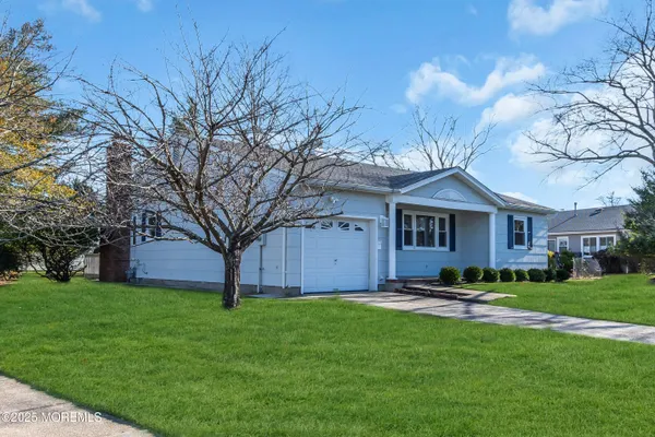 Property Slideshow image 3 of 25 | 89 brakenbury dr, Toms River, NJ, 08757