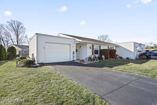 Property Slideshow image 2 of 24 | 4 aspen plz 4a, Monroe, NJ, 08831