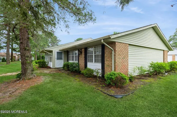 Property Slideshow image 3 of 33 | 59b cambridge cir, Manchester, NJ, 08759