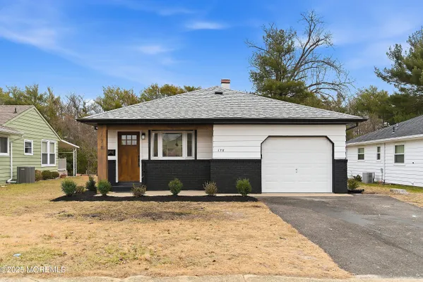 Property Slideshow image 3 of 56 | 178 charlotteville dr, Toms River, NJ, 08757