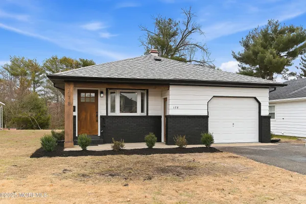 Property Slideshow image 2 of 56 | 178 charlotteville dr, Toms River, NJ, 08757