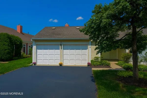 Property Slideshow image 3 of 36 | 7c rutland ln, Monroe, NJ, 08831