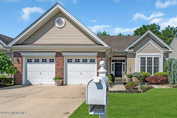 Property Slideshow image 2 of 59 | 24 oakmont ln, Jackson, NJ, 08527