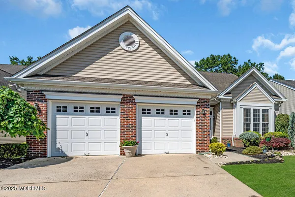 Property Slideshow image 3 of 59 | 24 oakmont ln, Jackson, NJ, 08527