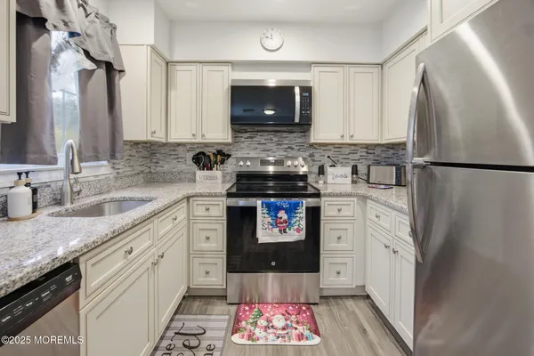 Property Slideshow image 2 of 30 | 7b canton dr, Whiting, NJ, 08759