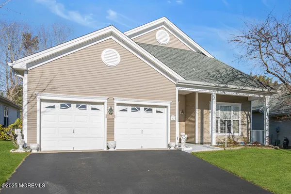 Property Slideshow image 2 of 22 | 26 gardenways ct, Lakewood, NJ, 08701