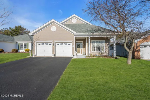 Property Slideshow image 3 of 22 | 26 gardenways ct, Lakewood, NJ, 08701