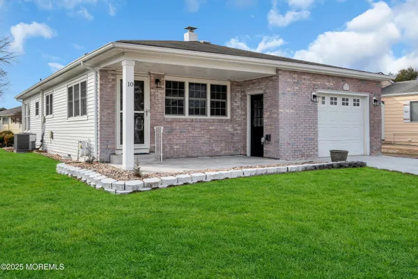 Property Slideshow image 2 of 57 | 10 aztec ct, Toms River, NJ, 08757