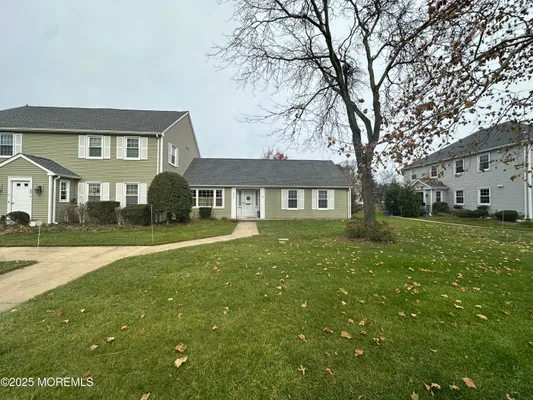 Property Slideshow image 2 of 26 | 25e rossmoor dr, Monroe, NJ, 08831